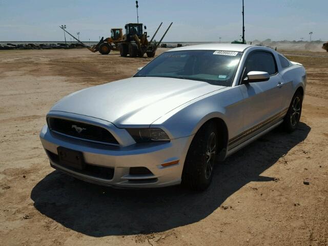 1ZVBP8AM0E5311388 - 2014 FORD MUSTANG SILVER photo 2