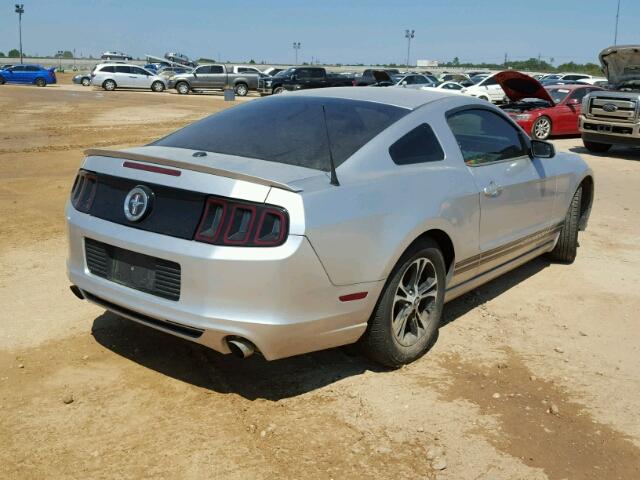 1ZVBP8AM0E5311388 - 2014 FORD MUSTANG SILVER photo 4