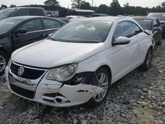 WVWFA71F69V010762 - 2009 VOLKSWAGEN EOS LUX 白色 照片 2