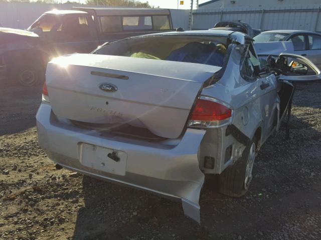 1FAHP34N98W105740 - 2008 FORD FOCUS S/SE SILVER photo 4