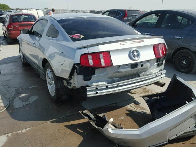 1ZVBP8AN0A5147868 - 2010 FORD MUSTANG SILVER photo 3