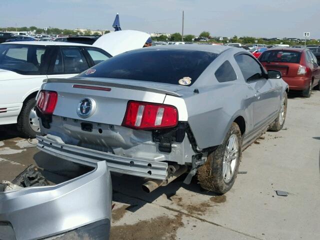 1ZVBP8AN0A5147868 - 2010 FORD MUSTANG SILVER photo 4