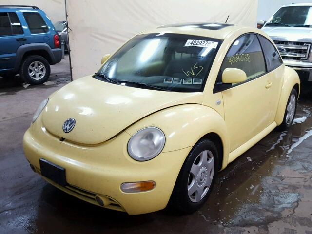 3VWCC21C2XM457972 - 1999 VOLKSWAGEN NEW BEETLE YELLOW photo 2