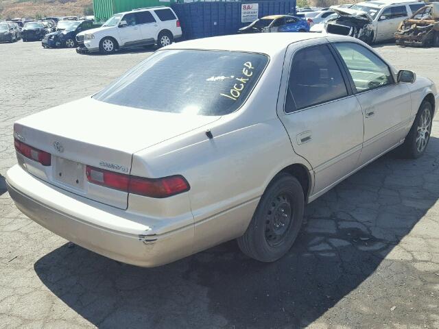 4T1BG22K2WU374069 - 1998 TOYOTA CAMRY CE GOLD photo 4