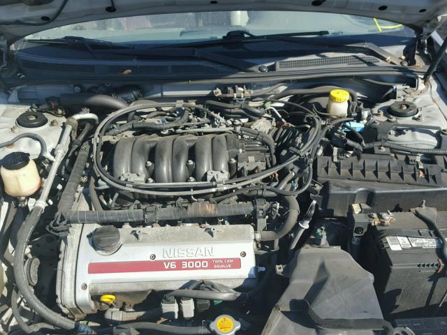 JN1CA31A11T304914 - 2001 NISSAN MAXIMA GXE SILVER photo 7