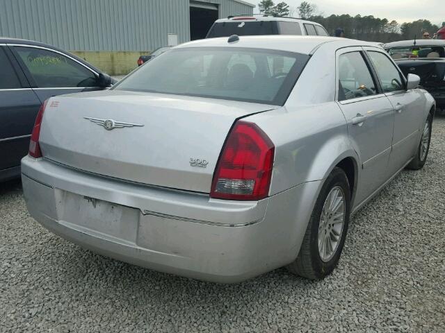 2C3JA53G25H580916 - 2005 CHRYSLER 300 TOURIN SILVER photo 4