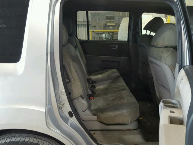 5FNYF4H29CB005802 - 2012 HONDA PILOT LX SILVER photo 6