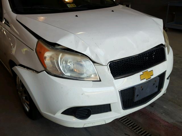 KL1TD66E99B657881 - 2009 CHEVROLET AVEO LS WHITE photo 9