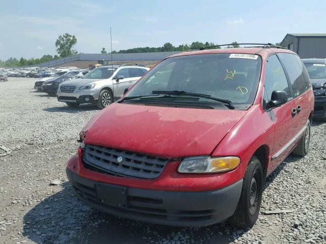 2P4GP253XYR591668 - 2000 PLYMOUTH VOYAGER RED photo 2