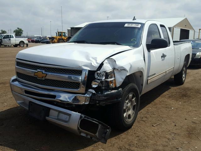 1GCRCSE02DZ293937 - 2013 CHEVROLET SILVERADO WHITE photo 2