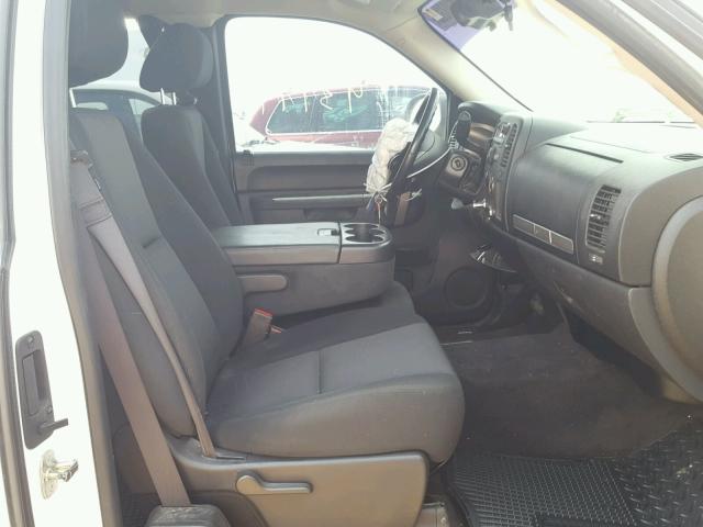 1GCRCSE02DZ293937 - 2013 CHEVROLET SILVERADO WHITE photo 5