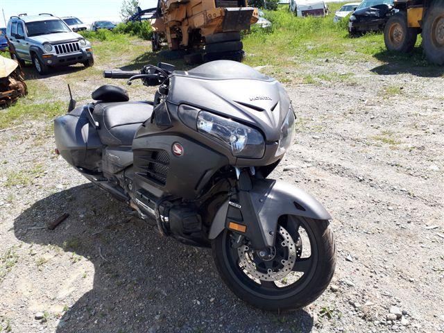 JH2SC6828HK400002 - 2017 HONDA GL1800 B GRAY photo 1