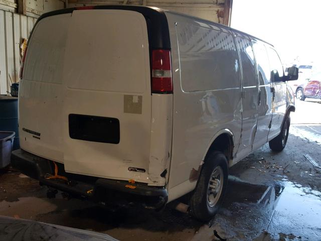 1GCWGFCF5F1272894 - 2015 CHEVROLET EXPRESS G2 WHITE photo 4