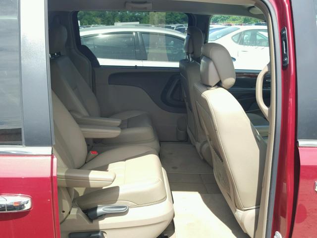 2C4RC1CG9FR673610 - 2015 CHRYSLER TOWN & COU RED photo 6