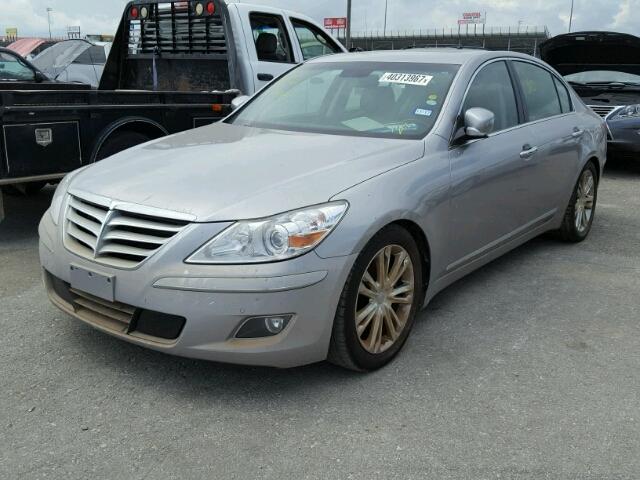 KMHGC4DF1BU125687 - 2011 HYUNDAI GENESIS 4. SILVER photo 2