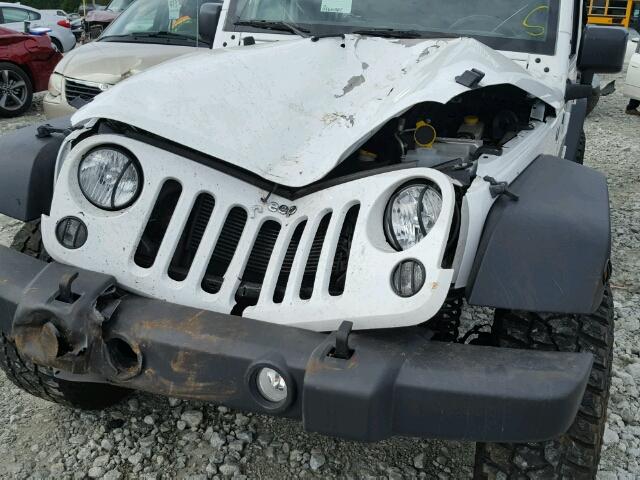 1C4HJWDG0GL117810 - 2016 JEEP WRANGLER U WHITE photo 9