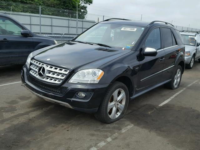 4JGBB2FB6AA562516 - 2010 MERCEDES-BENZ ML 350 BLU BLACK photo 2