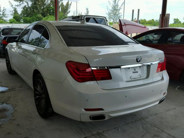 WBAKA4C51BC392375 - 2011 BMW 740 I WHITE photo 3