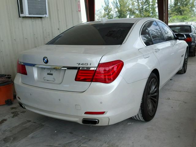 WBAKA4C51BC392375 - 2011 BMW 740 I WHITE photo 4