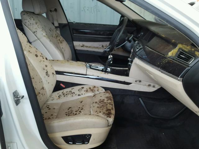 WBAKA4C51BC392375 - 2011 BMW 740 I WHITE photo 5