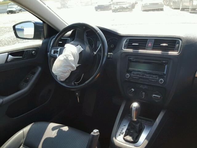 3VWDP7AJ6DM404403 - 2013 VOLKSWAGEN JETTA SE BLUE photo 9