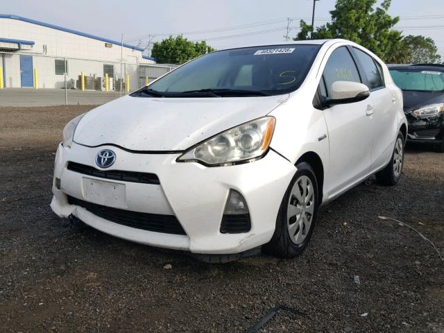 JTDKDTB3XD1538338 - 2013 TOYOTA PRIUS C WHITE photo 2