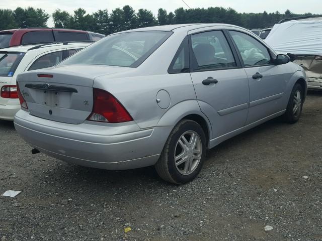 1FAFP34323W222588 - 2003 FORD FOCUS SE C SILVER photo 4