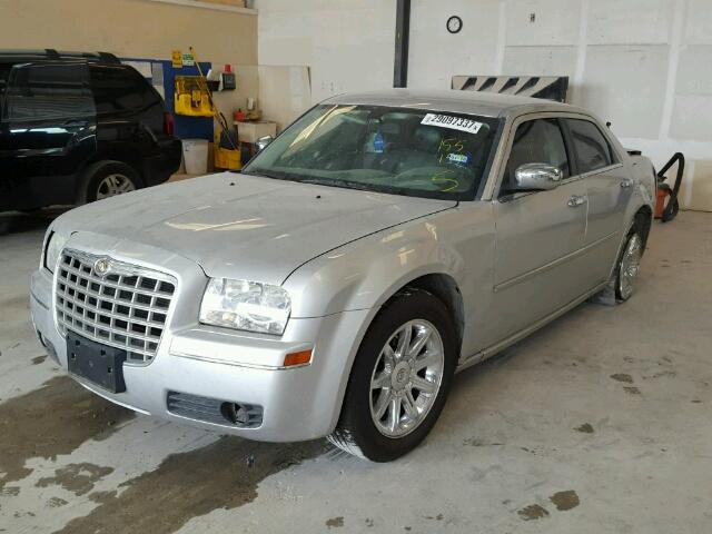 2C3CA5CV8AH155153 - 2010 CHRYSLER 300 SILVER photo 2