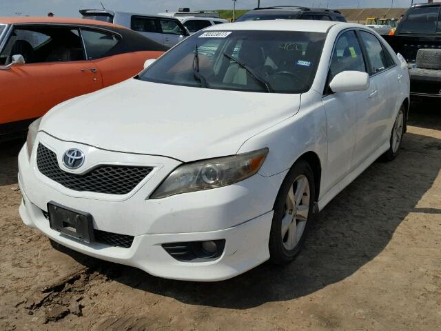 4T1BF3EK3BU772406 - 2011 TOYOTA CAMRY BASE WHITE photo 2