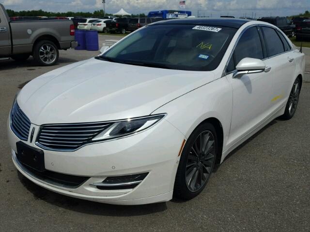 3LN6L2G9XDR804387 - 2013 LINCOLN MKZ WHITE photo 2