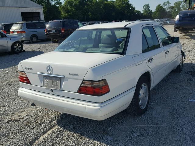 WDBEB31E2SC213933 - 1995 MERCEDES-BENZ E 300D WHITE photo 4