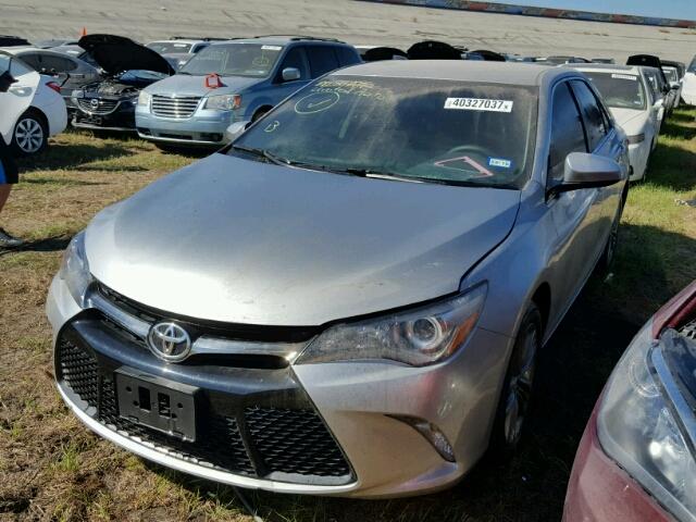 4T1BF1FK6HU376062 - 2017 TOYOTA CAMRY LE SILVER photo 2