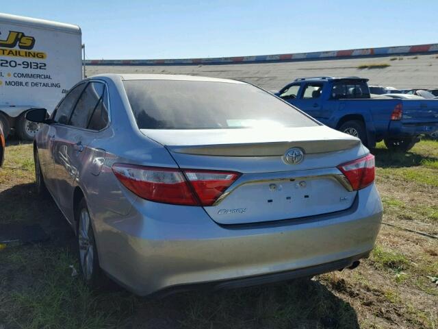 4T1BF1FK6HU376062 - 2017 TOYOTA CAMRY LE 银色 照片 3