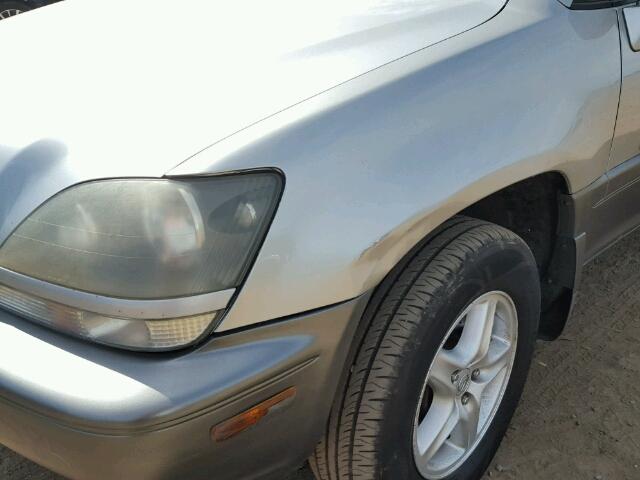 JT6GF10U8Y0053585 - 2000 LEXUS RX 300 SILVER photo 9