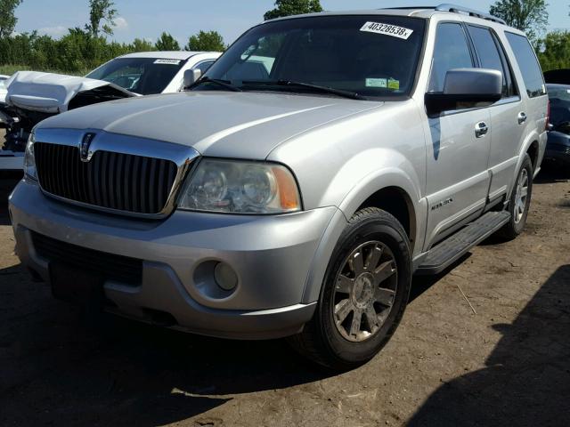 5LMFU28R84LJ14242 - 2004 LINCOLN NAVIGATOR SILVER photo 2