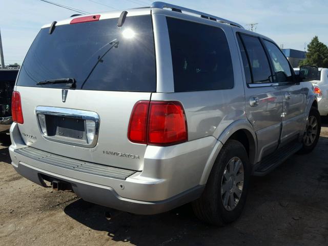 5LMFU28R84LJ14242 - 2004 LINCOLN NAVIGATOR SILVER photo 4