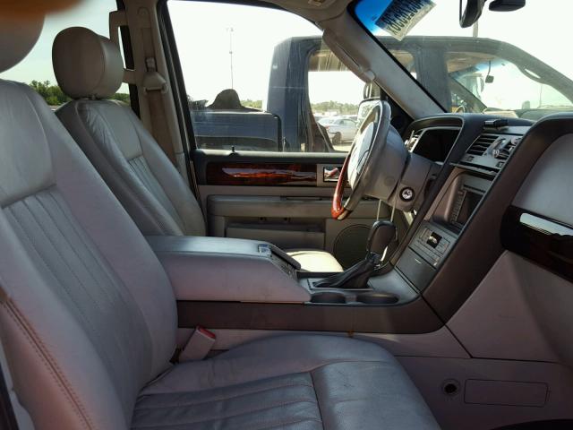 5LMFU28R84LJ14242 - 2004 LINCOLN NAVIGATOR SILVER photo 5