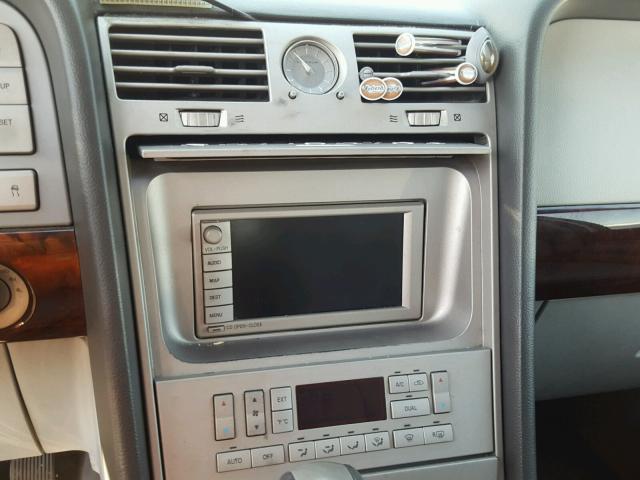 5LMFU28R84LJ14242 - 2004 LINCOLN NAVIGATOR SILVER photo 9