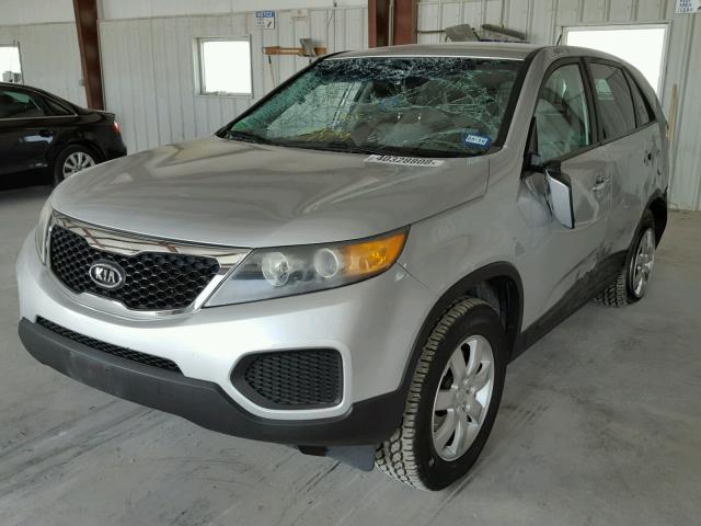 5XYKT3A1XBG034419 - 2011 KIA SORENTO BA SILVER photo 2