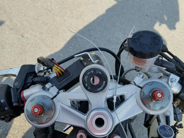 SMTA01YK6FJ670687 - 2015 TRIUMPH MOTORCYCLE DAYTONA 67 RED photo 8