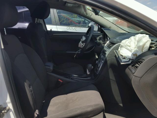 1G1ZC5EU2CF397051 - 2012 CHEVROLET MALIBU 1LT WHITE photo 5
