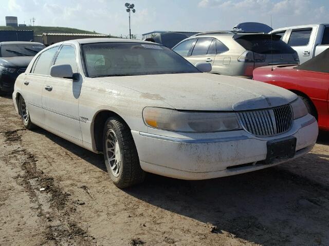 1LNHM82W7YY857058 - 2000 LINCOLN TOWN CAR CREAM photo 1