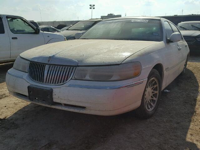 1LNHM82W7YY857058 - 2000 LINCOLN TOWN CAR CREAM photo 2