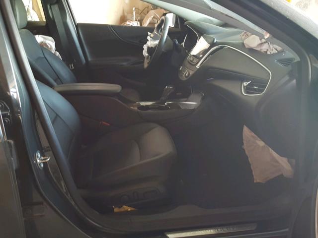 1G1ZH5SX1HF249027 - 2017 CHEVROLET MALIBU PRE GRAY photo 5