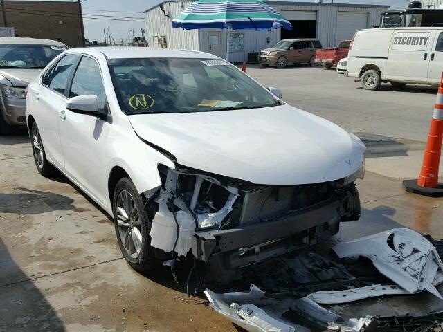 4T1BF1FK6GU557256 - 2016 TOYOTA CAMRY LE WHITE photo 1