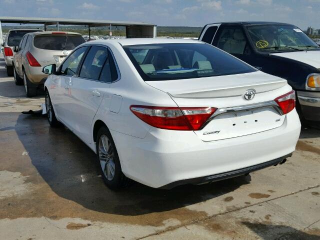 4T1BF1FK6GU557256 - 2016 TOYOTA CAMRY LE WHITE photo 3