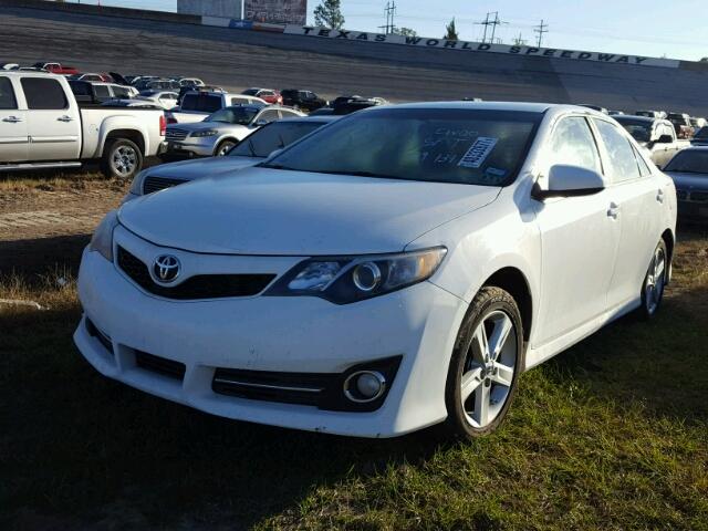 4T1BF1FK9EU742902 - 2014 TOYOTA CAMRY L WHITE photo 2