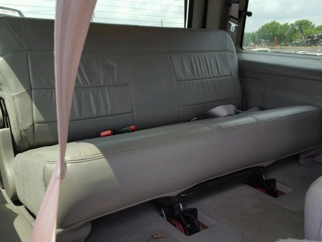 5LMFU28A5YLJ28308 - 2000 LINCOLN NAVIGATOR RED photo 9