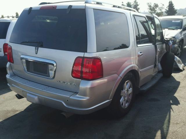 5LMFU27515LJ19055 - 2005 LINCOLN NAVIGATOR SILVER photo 4