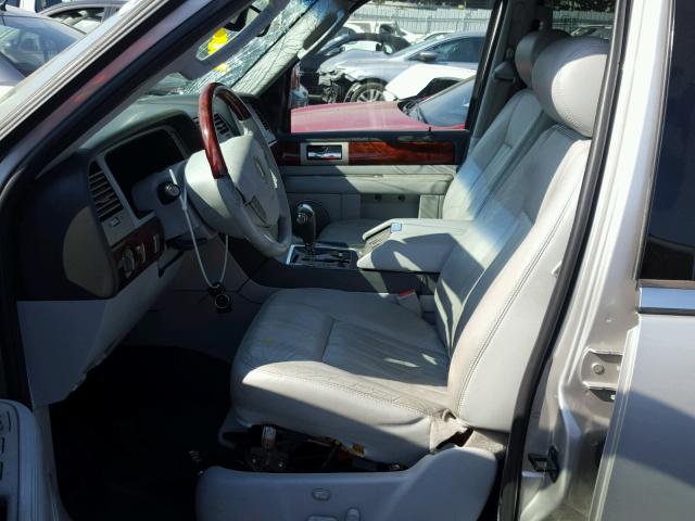 5LMFU27515LJ19055 - 2005 LINCOLN NAVIGATOR 银色 照片 5